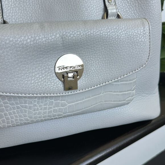 Anne Klein 2-in-1 Shoulder Tote Removable  Clutch Like New Versatile Bag - Picture 2 of 12